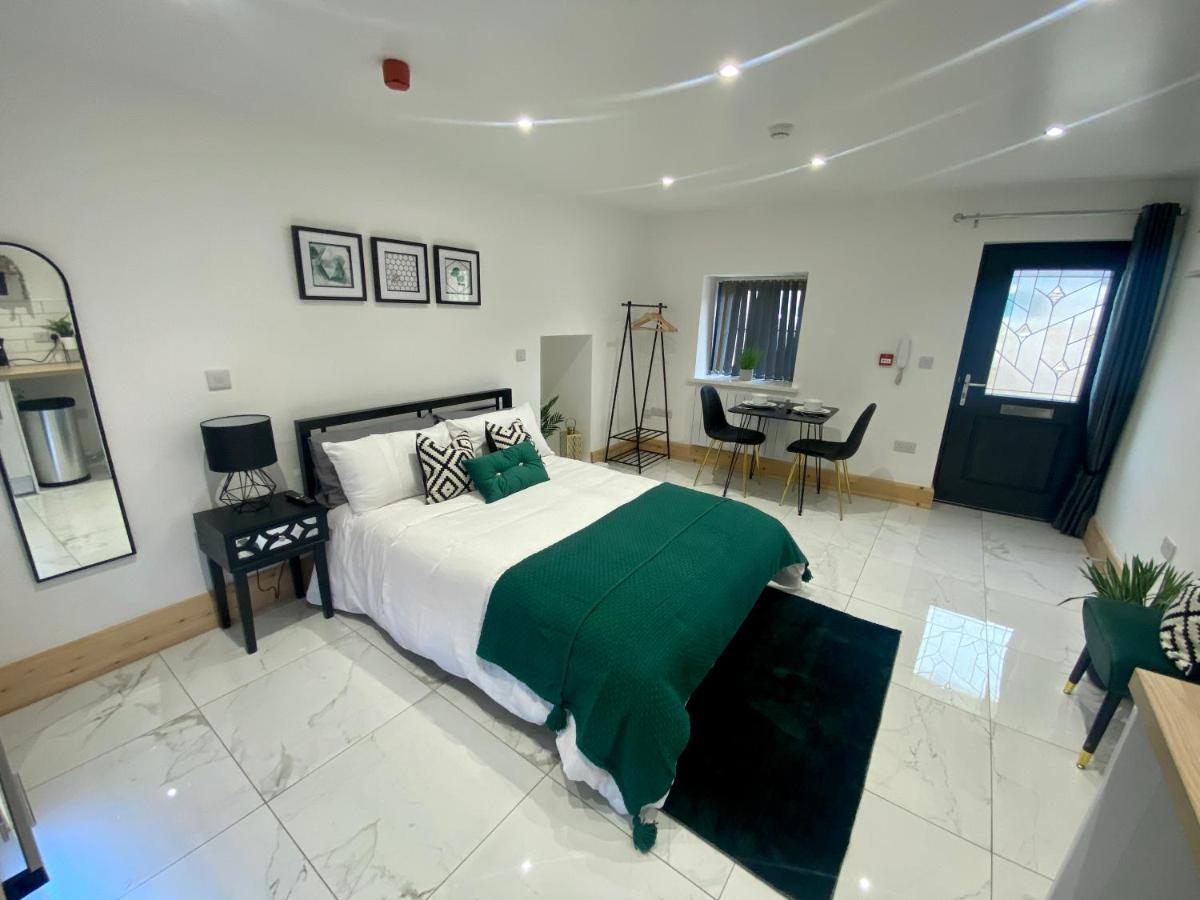 Stylish Studio Apartment In Centre Of เซนต์เคลียร์ส ภายนอก รูปภาพ