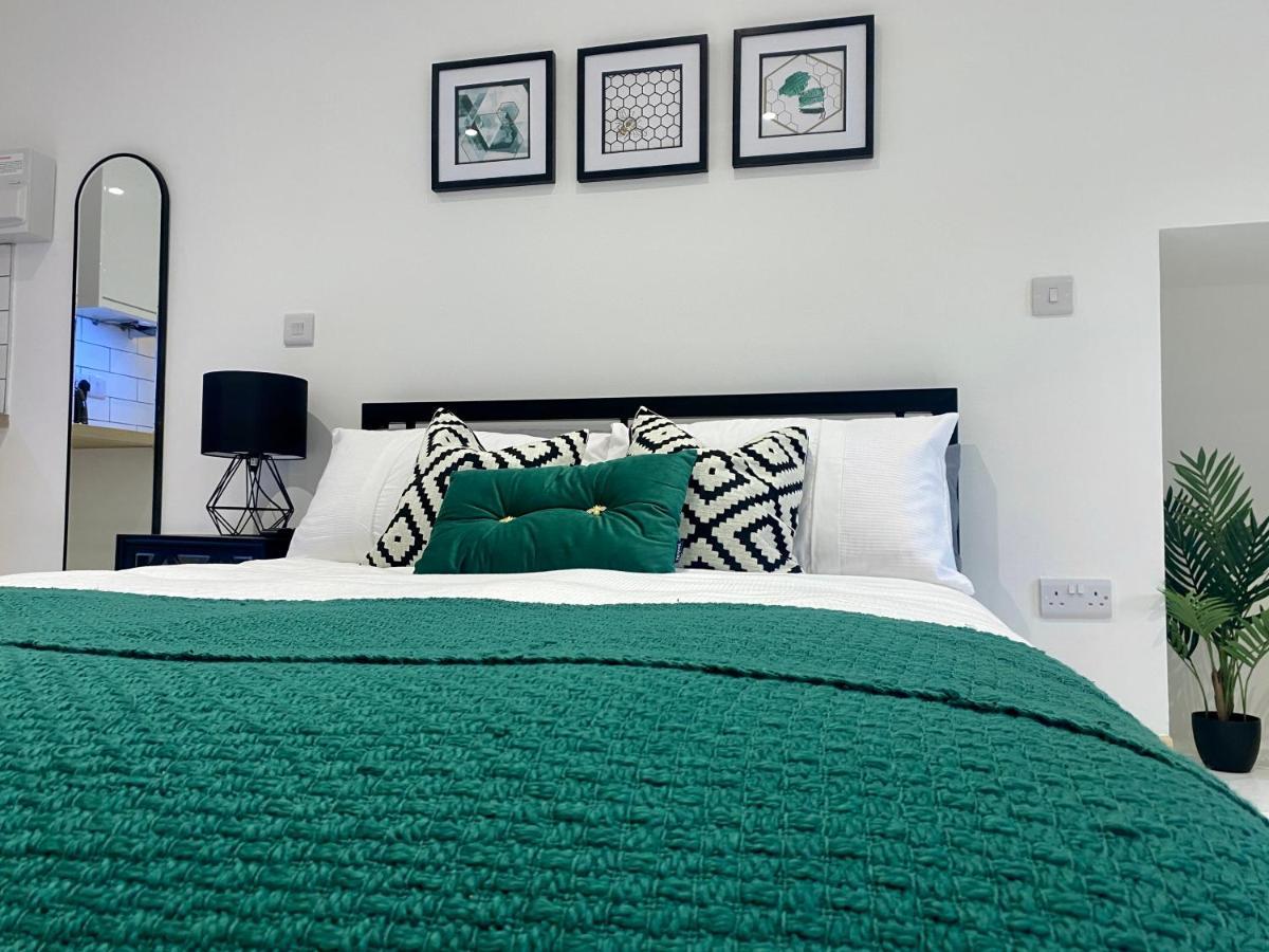 Stylish Studio Apartment In Centre Of เซนต์เคลียร์ส ภายนอก รูปภาพ