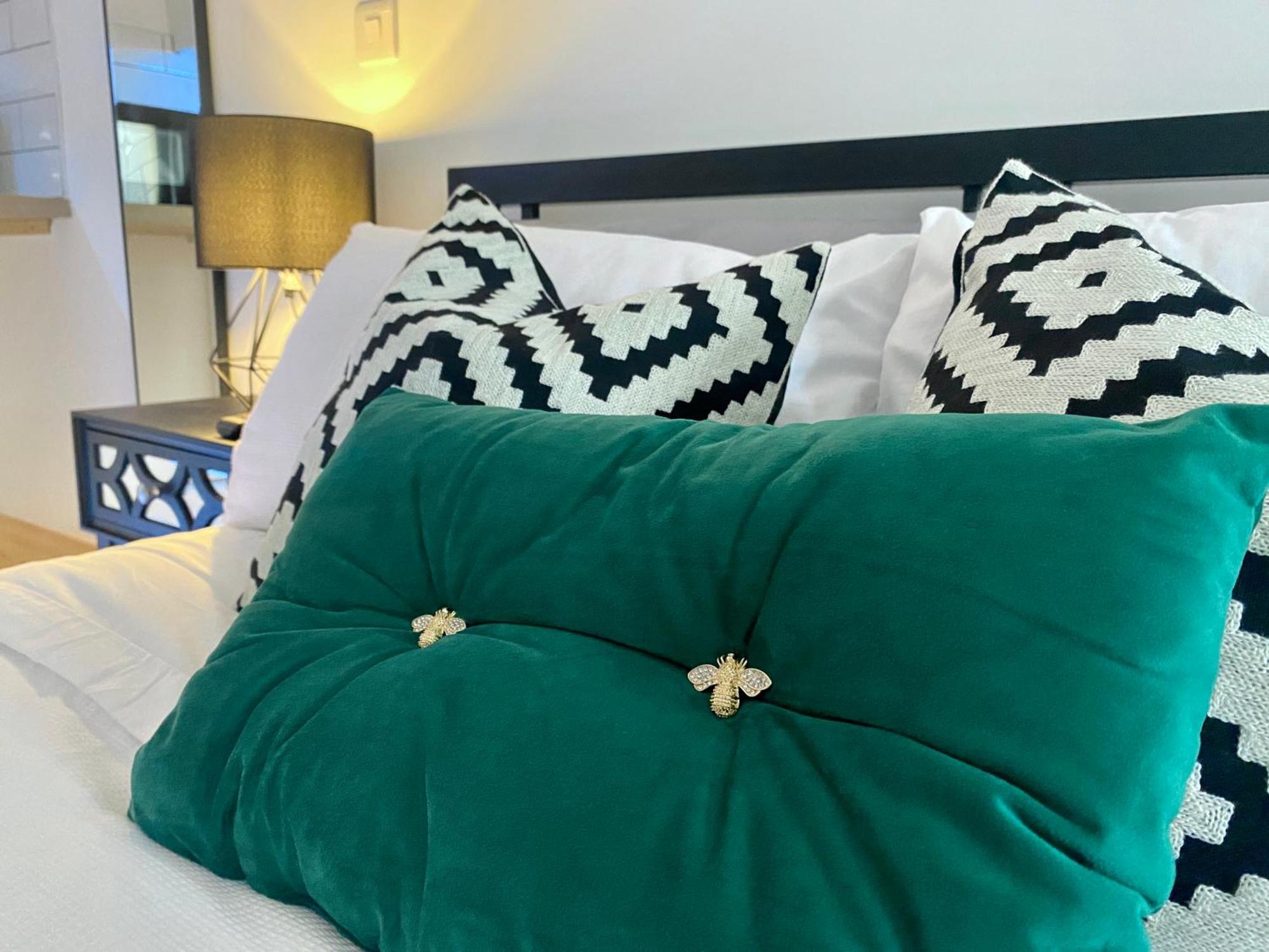 Stylish Studio Apartment In Centre Of เซนต์เคลียร์ส ภายนอก รูปภาพ