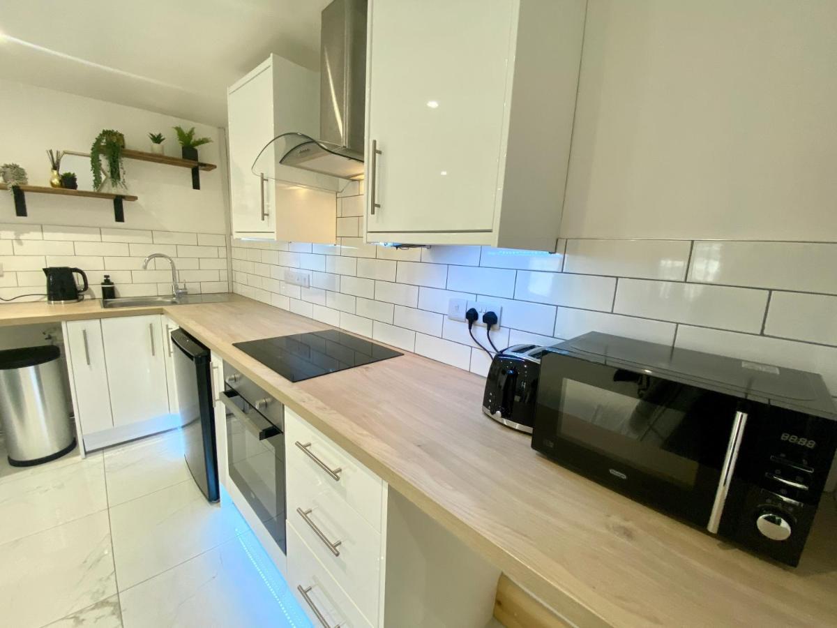 Stylish Studio Apartment In Centre Of เซนต์เคลียร์ส ภายนอก รูปภาพ