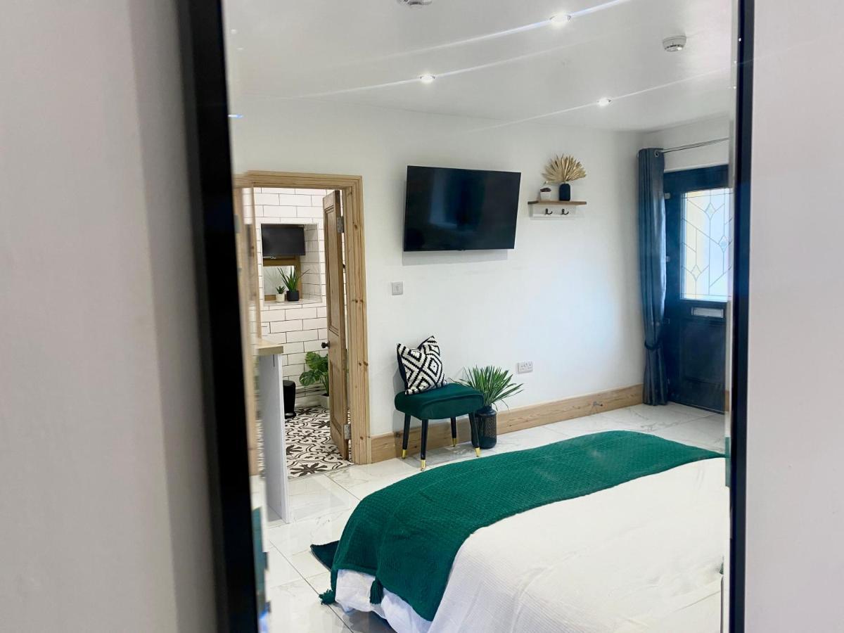 Stylish Studio Apartment In Centre Of เซนต์เคลียร์ส ภายนอก รูปภาพ